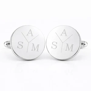 zilver kleurige manchetknoop met initialen
