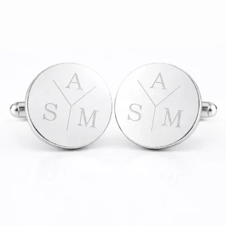 zilver kleurige manchetknoop met initialen