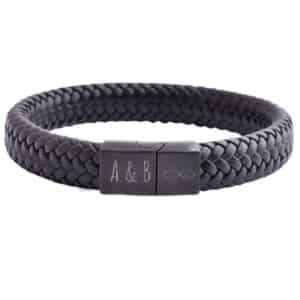 zwart-leren-gepersonaliseerde-armband-grote-met-gravering