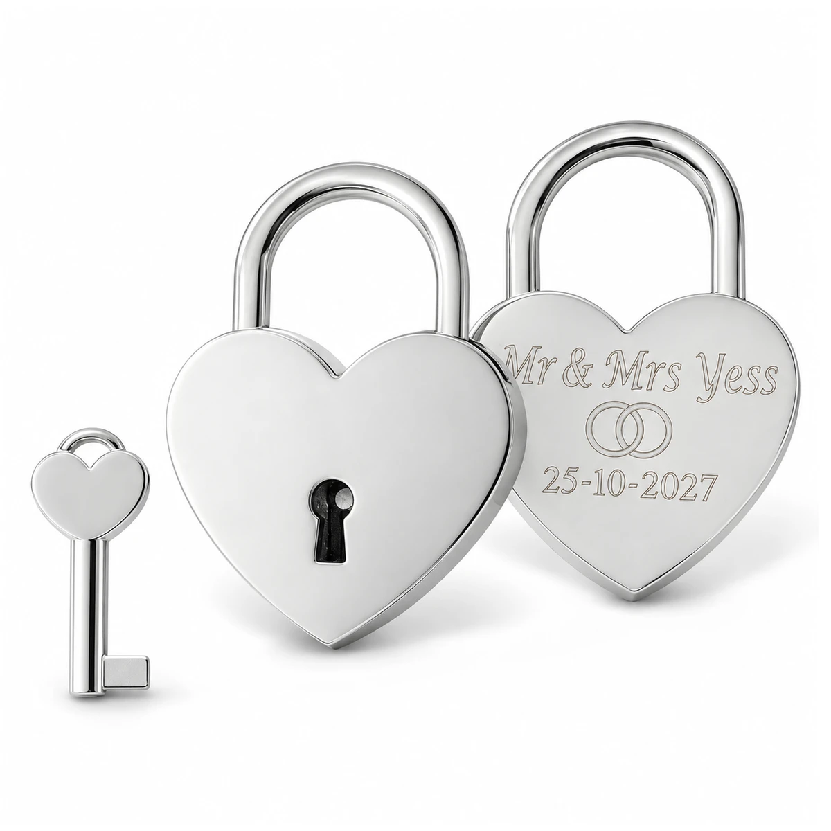 Twee zilverkleurige hartjessloten met sleutel, gegraveerd met Mr & Mrs, trouwringen en de datum 25-10-2027