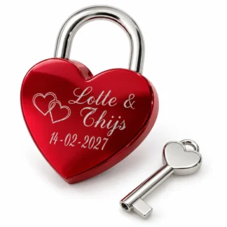 Rood hartvormig liefdesslotje met hartvormige sleutel, gegraveerd met twee hartjes, Lotte & Thijs en Valentijnsdag 14-02-2027