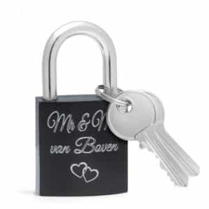 liefdesslotje - liefdesslotjes - liefdesslot - liefdessloten - hangslot liefde - gegraveerd hangslot